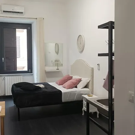 Little Appartaments 招待所 3*